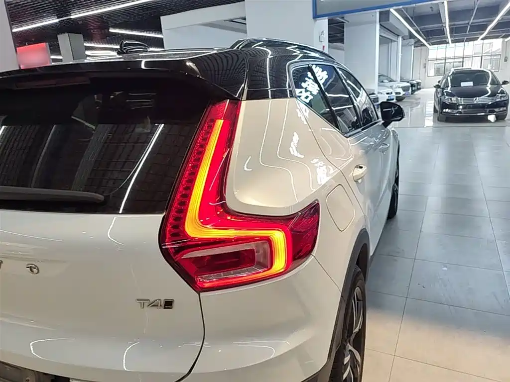 Volvo XC40 2020 — фото 8