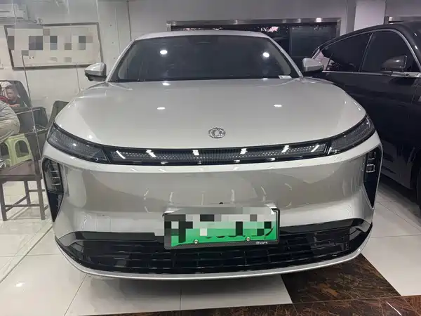 Dongfeng Fengshen L8 2025