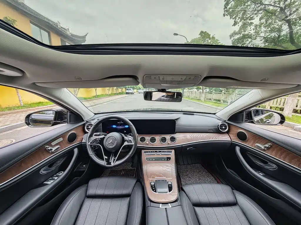 Mercedes-Benz E-Class 2023 — фото 6