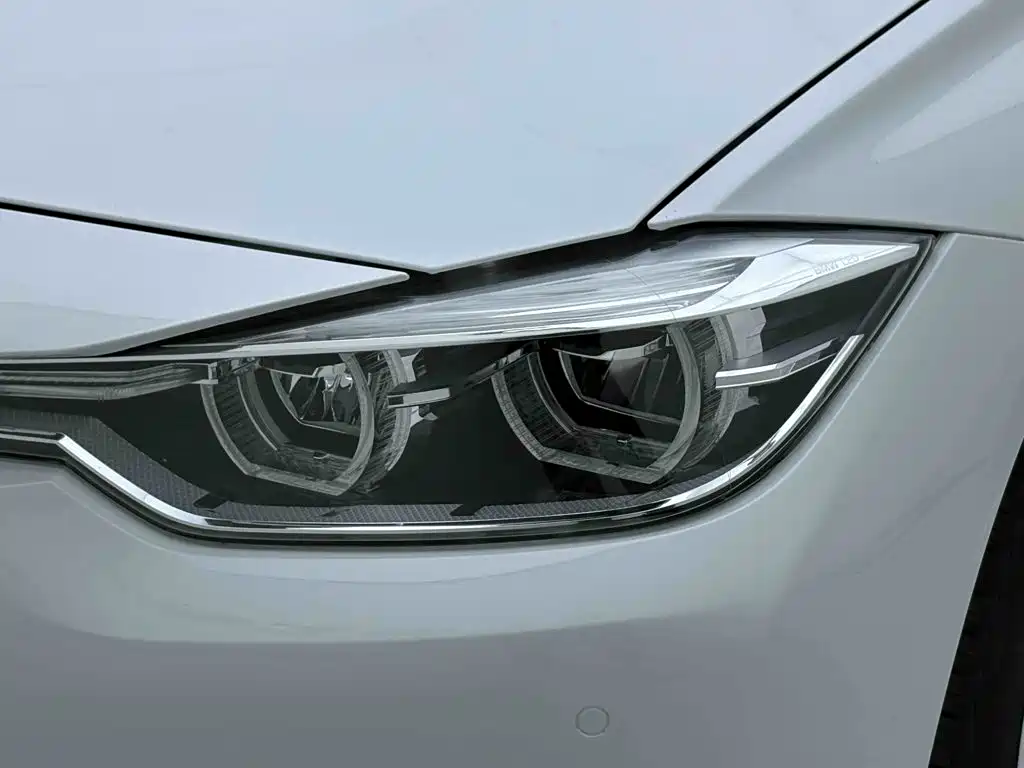 BMW 3 Series 2019 — фото 8