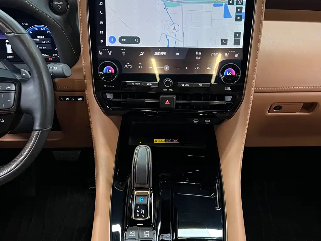 Toyota Alphard 2024 — фото 18