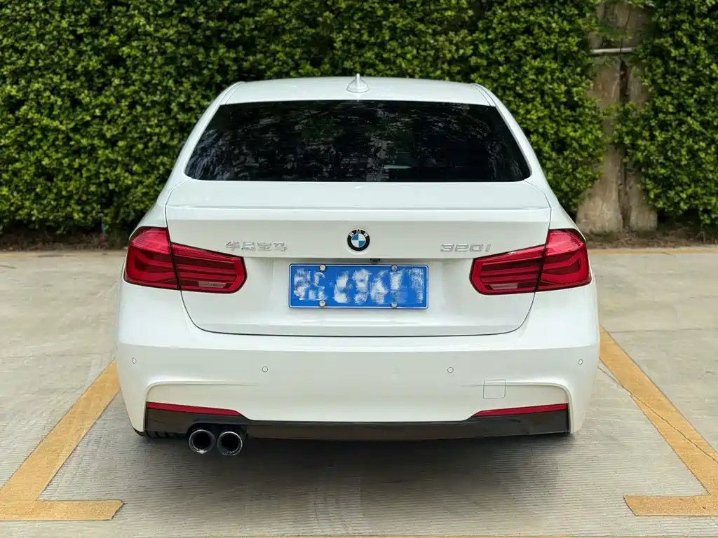 BMW 3 Series 2018 — фото 18