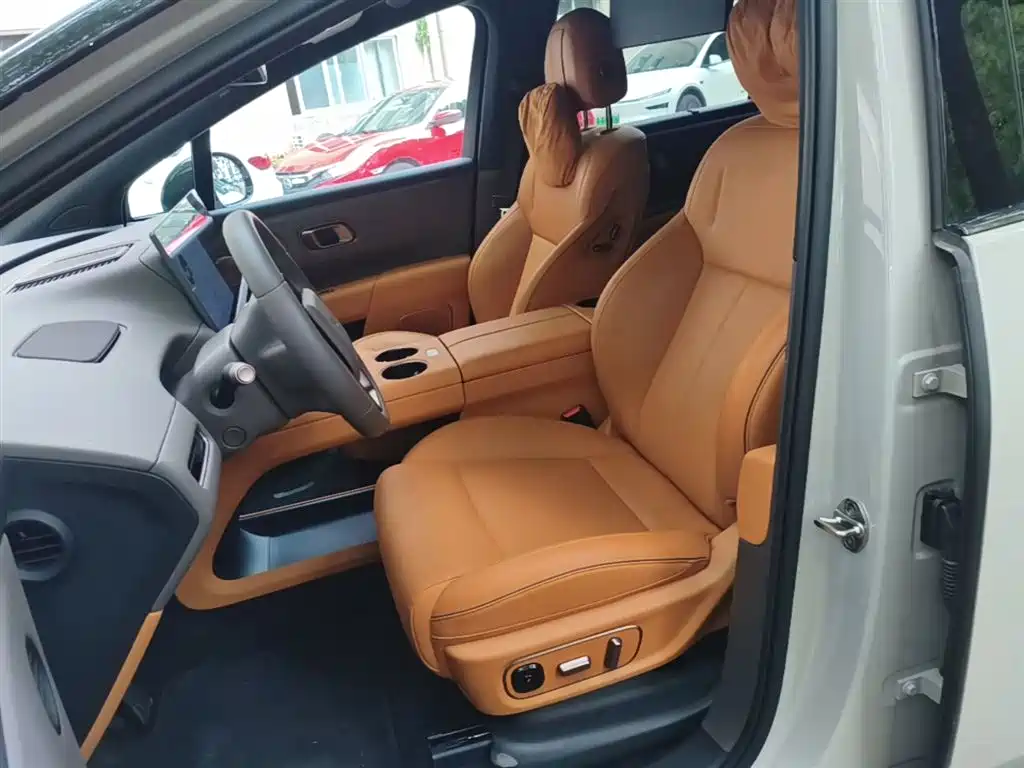 Li Auto i8 2025 — фото 11