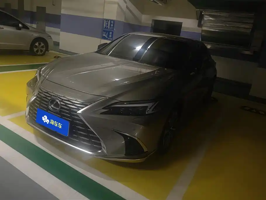 Lexus ES 2026