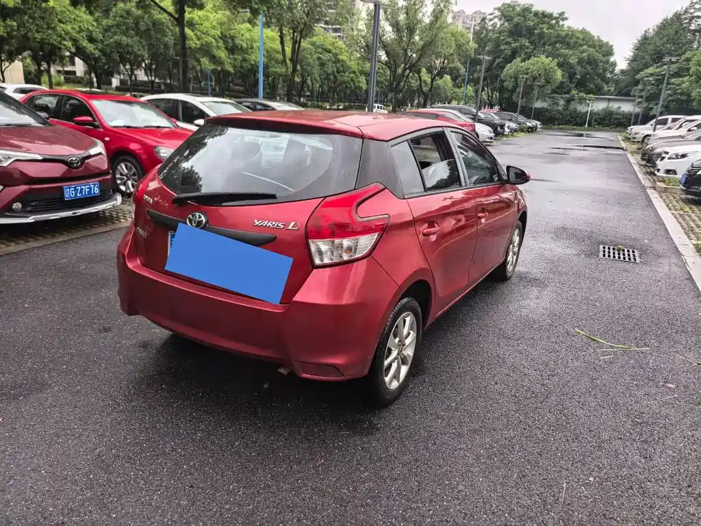 Toyota Yaris L 2014