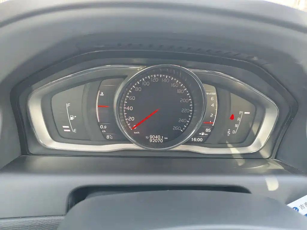Volvo XC60 2017 — фото 18