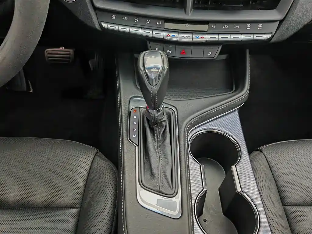 Cadillac CT4 2022 — фото 13