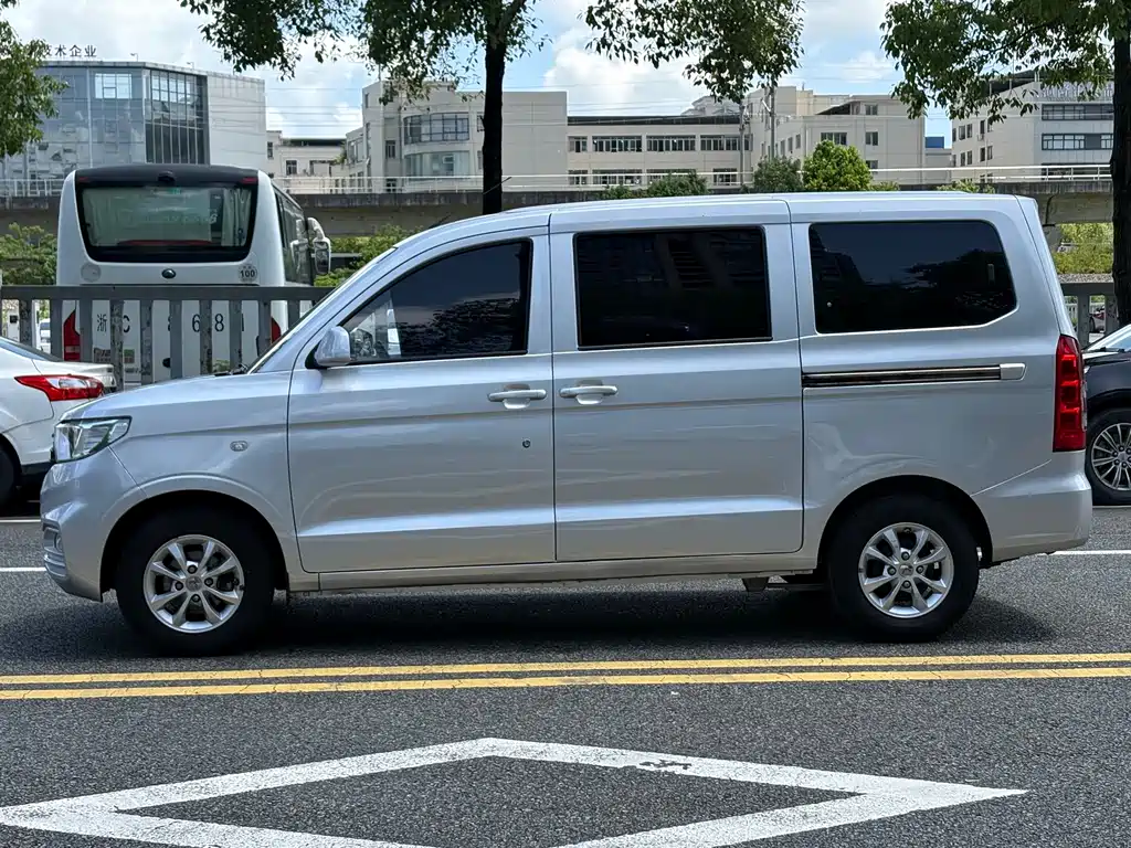 Wuling Hongguang V 2020 — фото 4