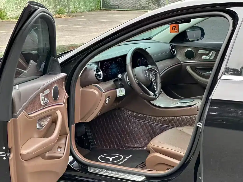 Mercedes-Benz E-Class 2023 — фото 13