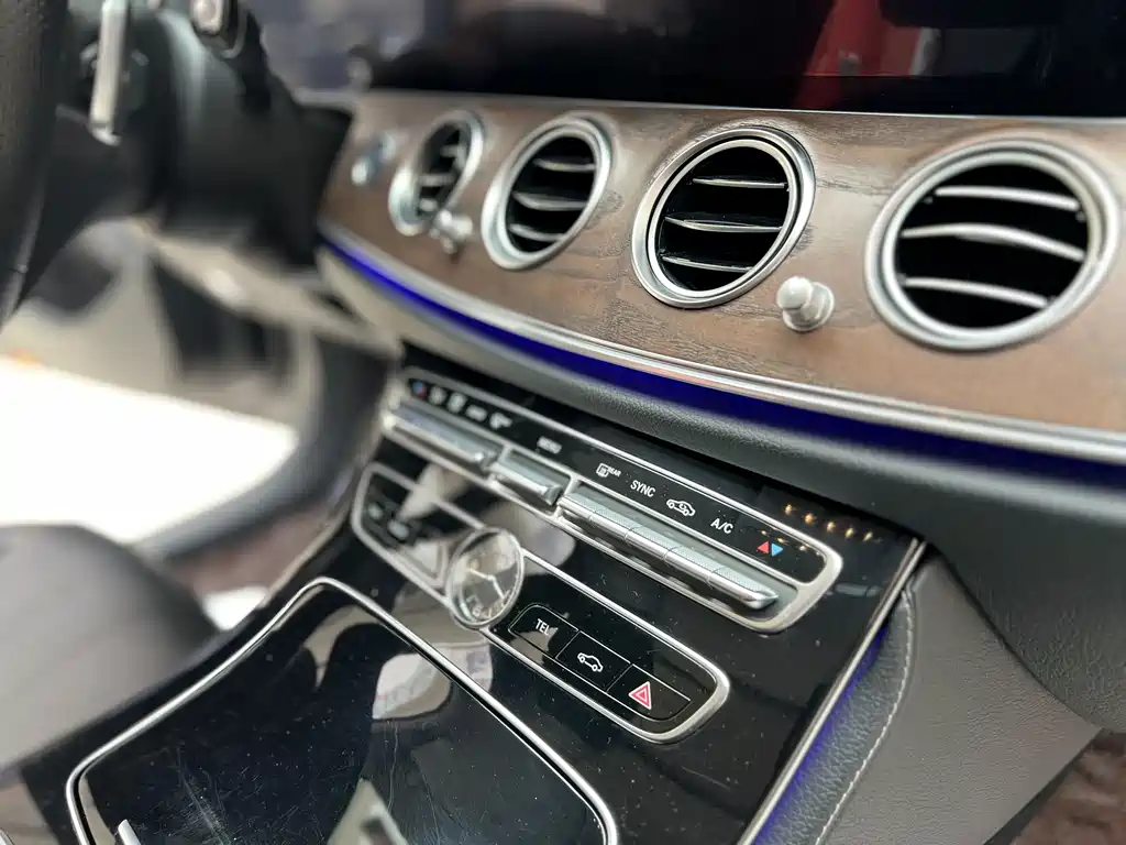 Mercedes-Benz E-Class 2016 — фото 14