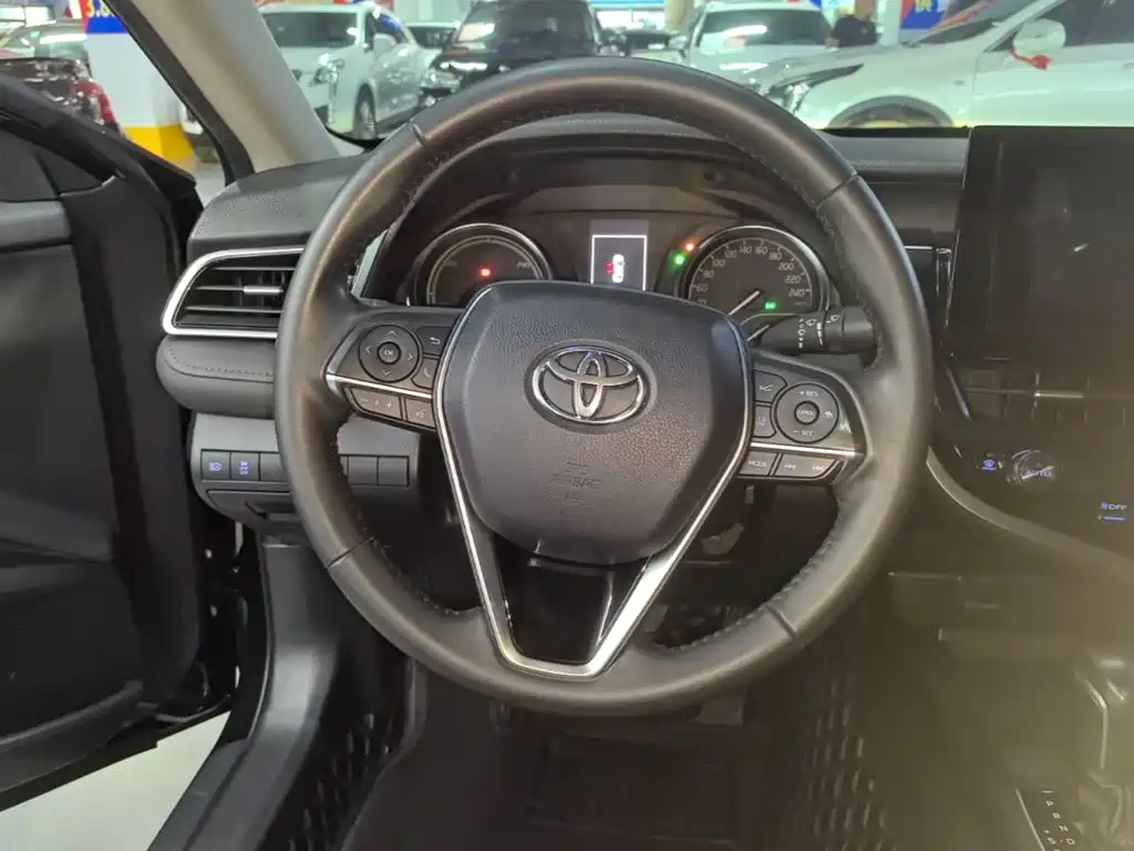 Toyota Camry 2022 — фото 11