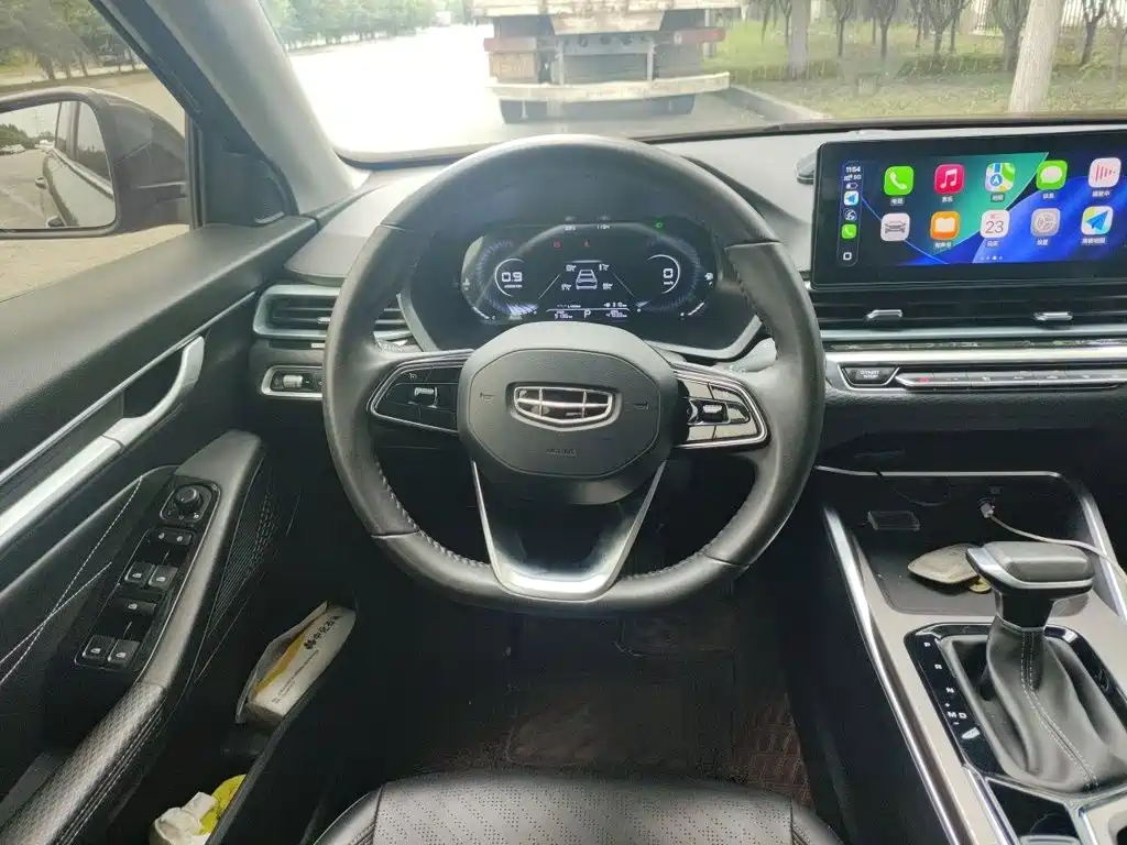 Geely Emgrand 2022