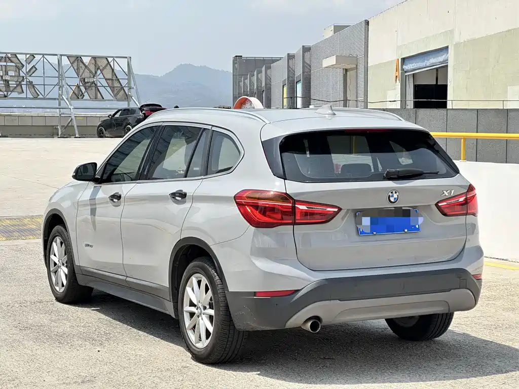 BMW X1 2017 — фото 9
