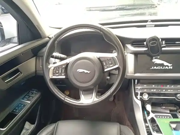 Jaguar XFL 2020
