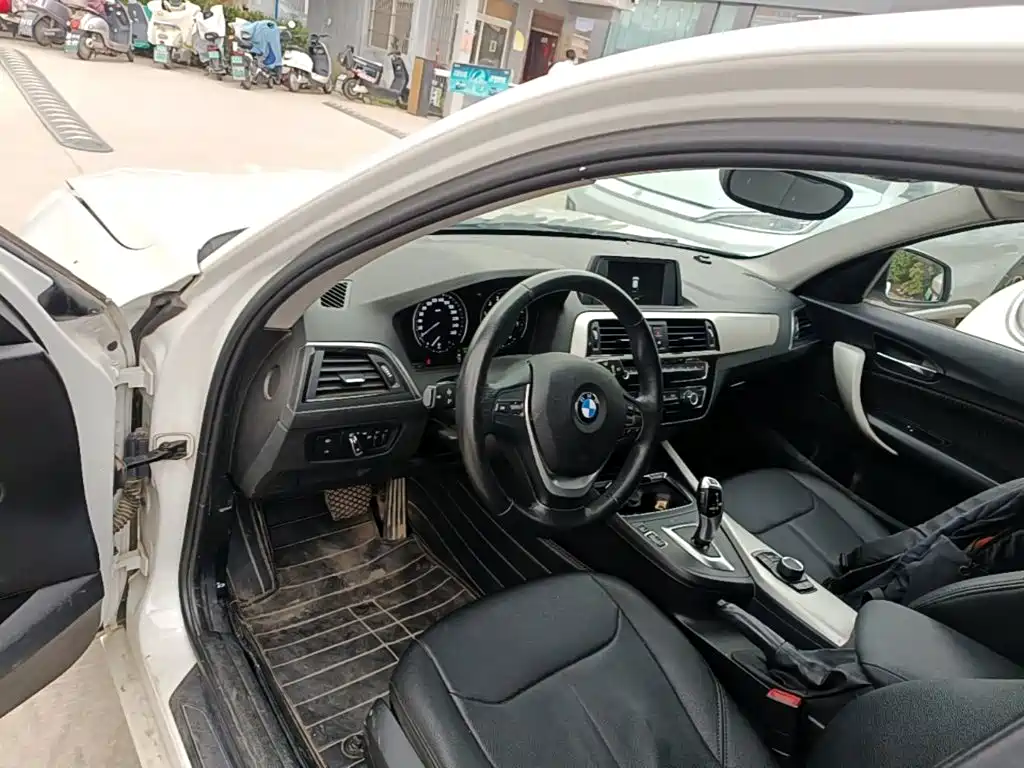 BMW 1 Series 2019 — фото 10