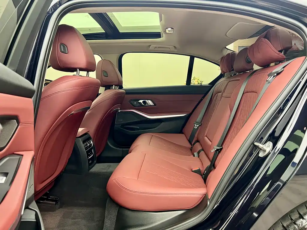BMW 3 Series 2023 — фото 17