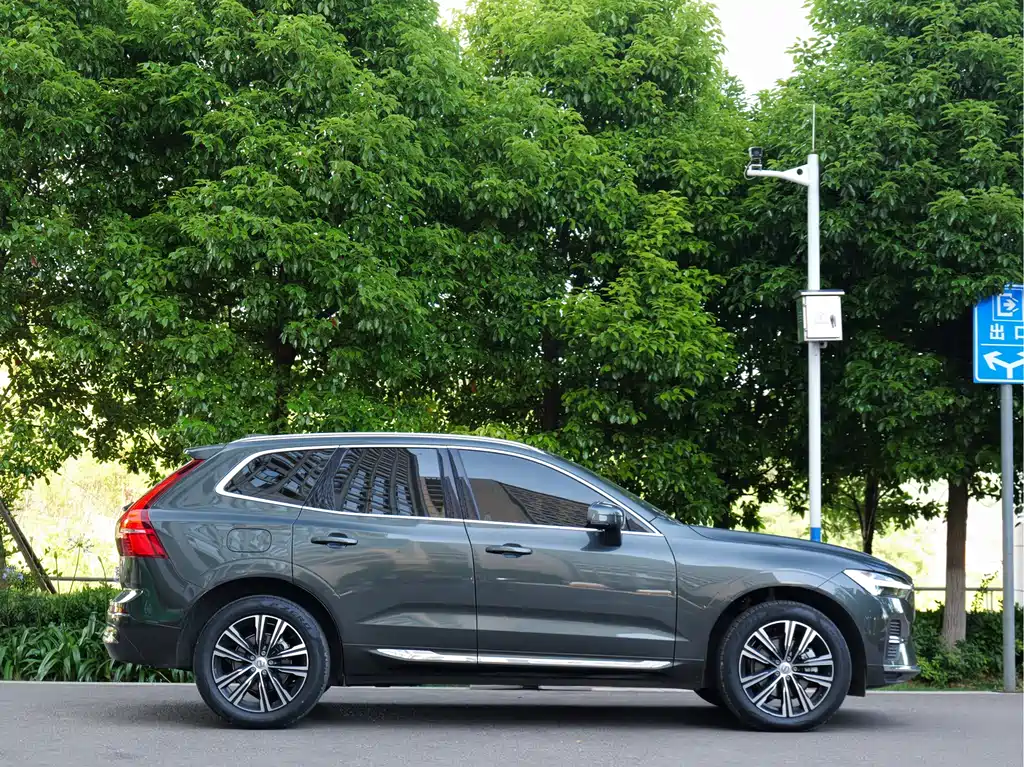 Volvo XC60 2022 — фото 2