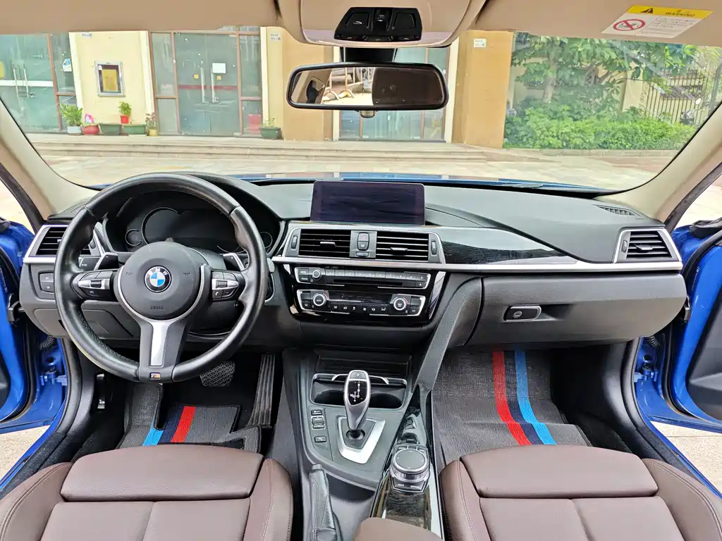 BMW 3 Series 2019 — фото 10