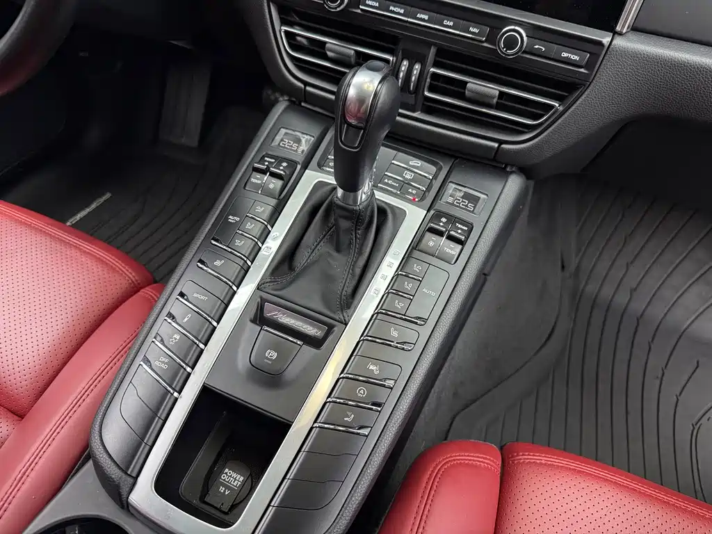 Porsche Macan 2019 — фото 9