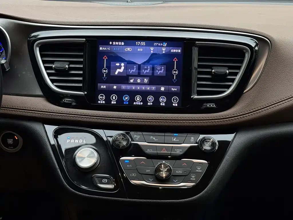 Chrysler Grand Voyager 2018 — фото 10