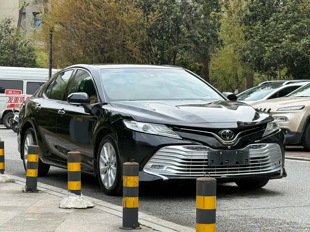 Toyota Camry 2019 — фото 2