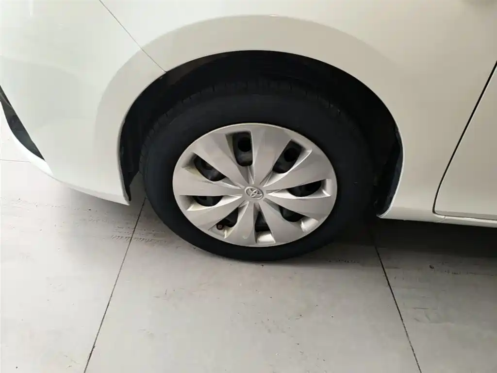 Toyota Yaris L 2017 — фото 23
