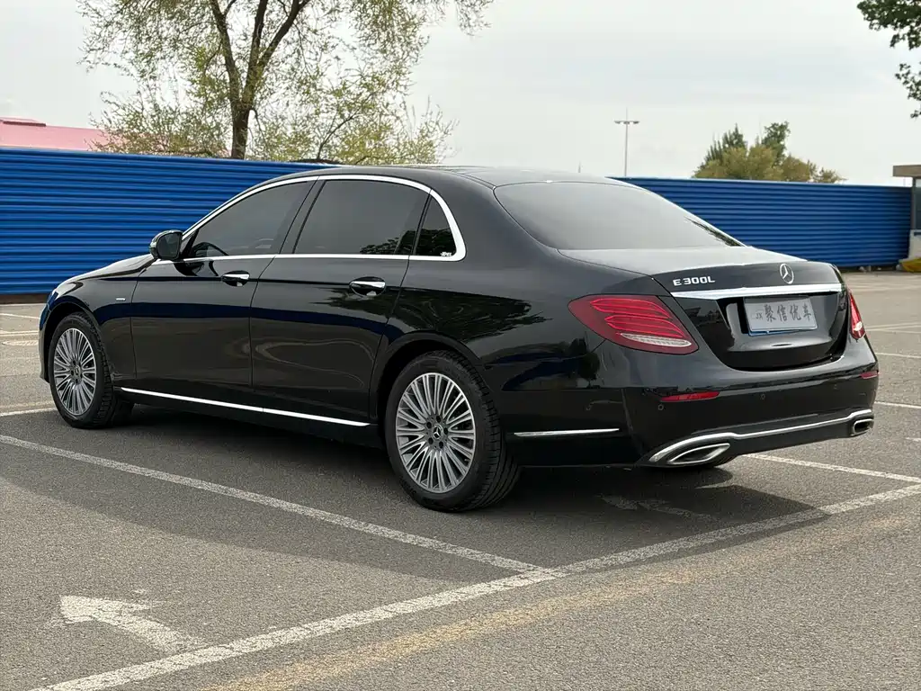 Mercedes-Benz E-Class 2020 — фото 18