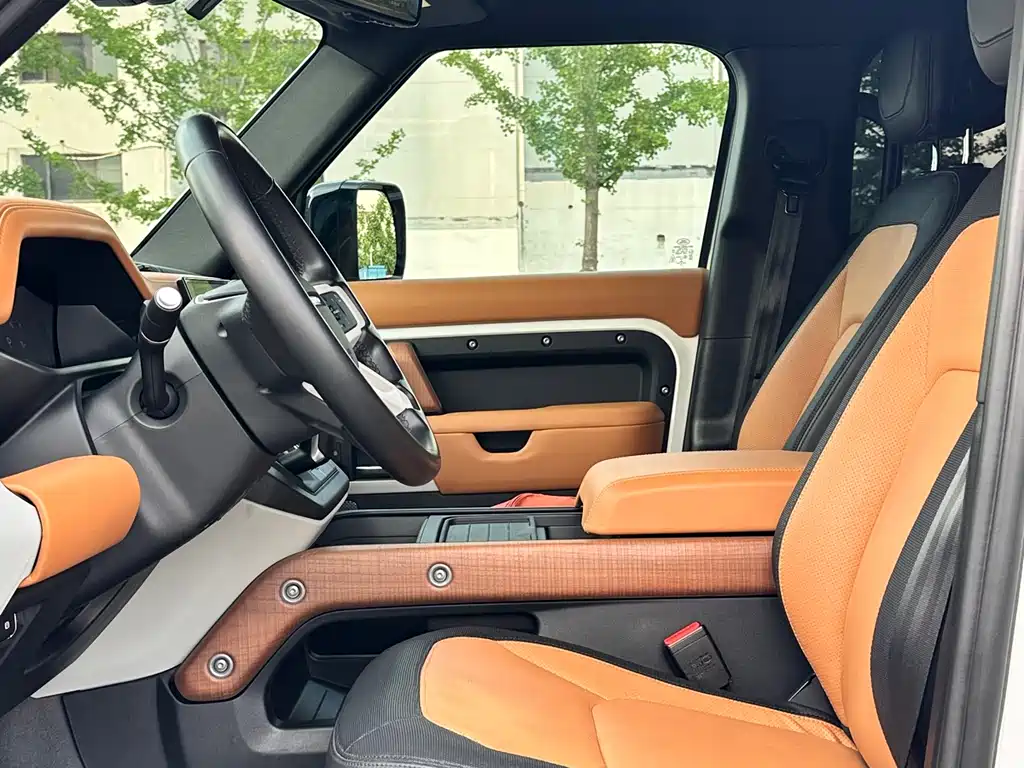 Land Rover Defender 2023 — фото 15