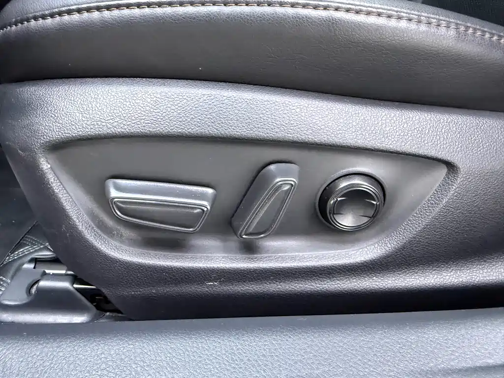 Toyota Camry 2023 — фото 17