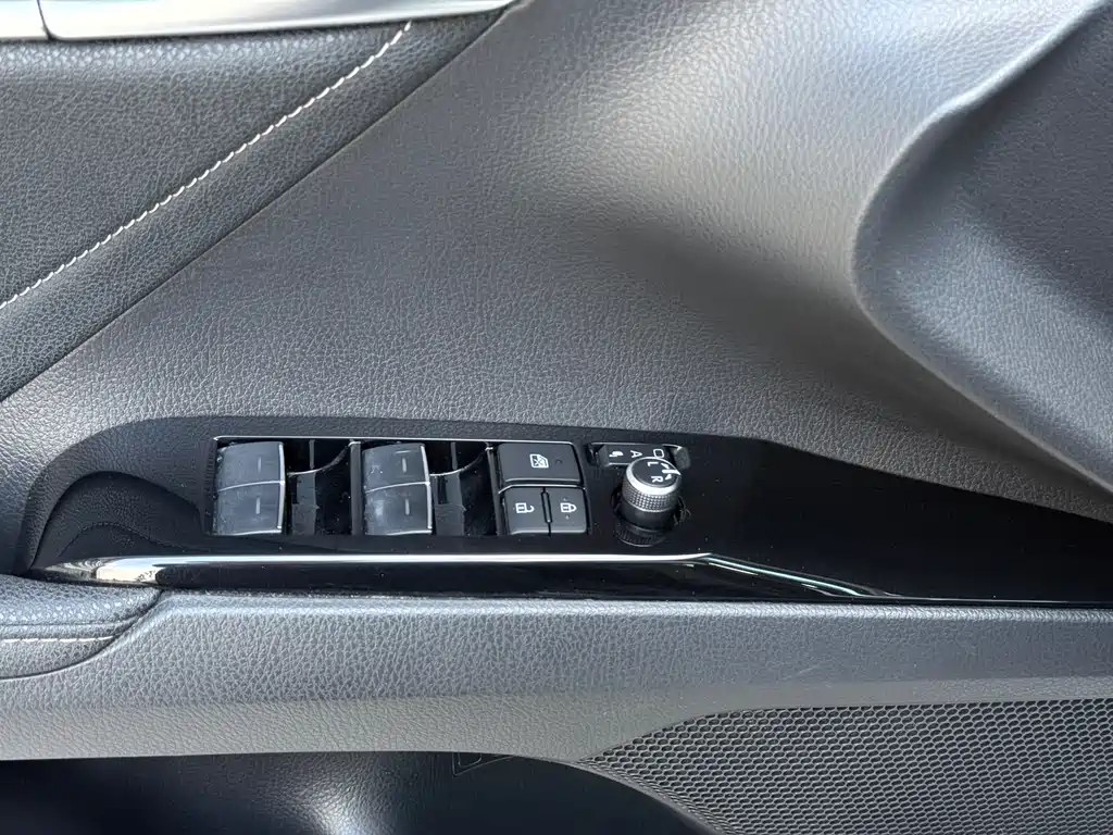 Toyota Camry 2021 — фото 10