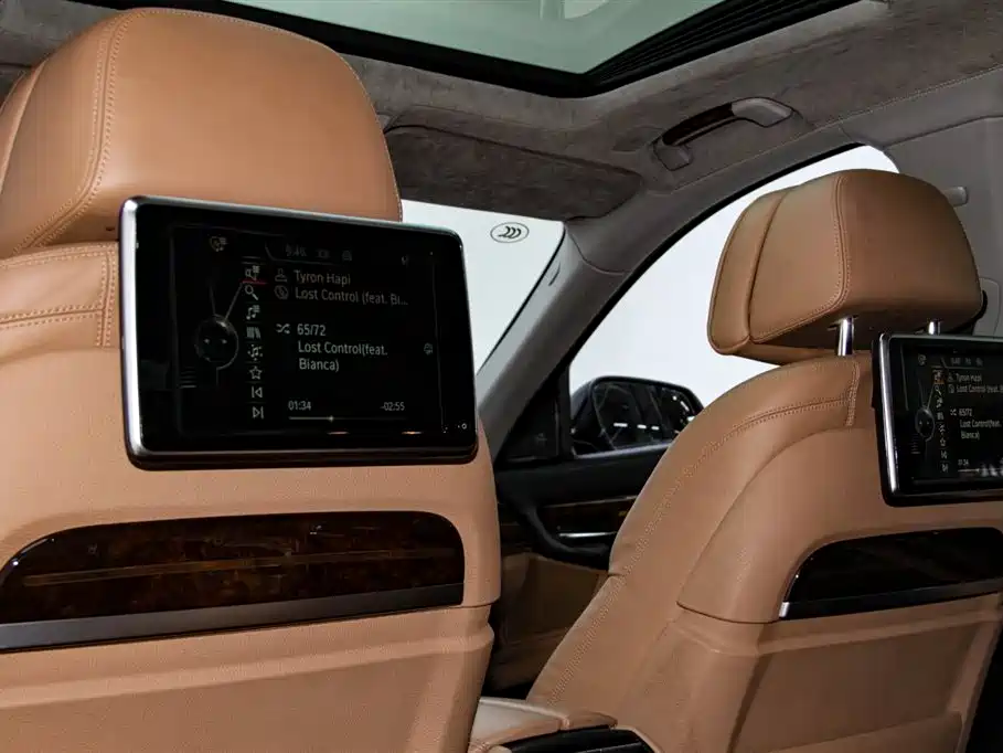 BMW 7 Series 2013 — фото 16