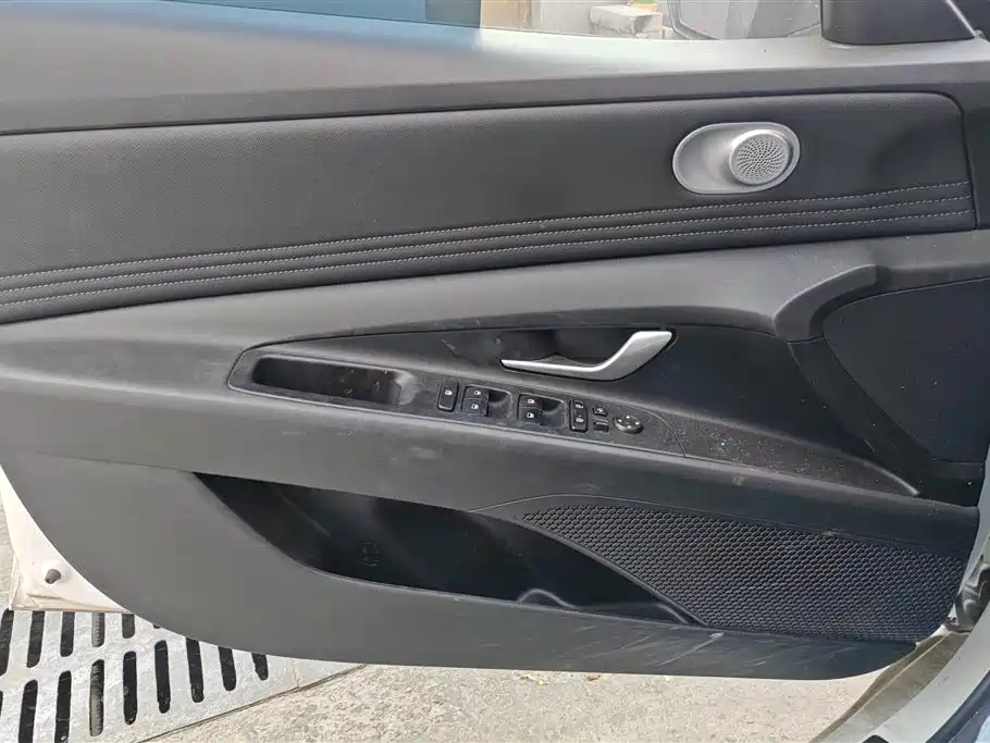 Hyundai Elantra 2023