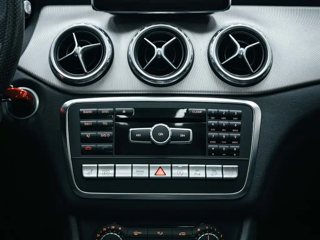 Mercedes-Benz GLA 2015 — фото 23