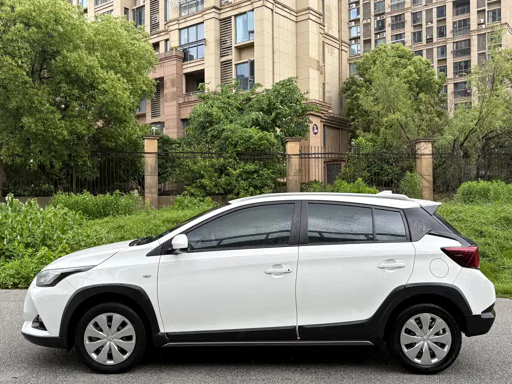 Toyota Yaris L 2022 — фото 4