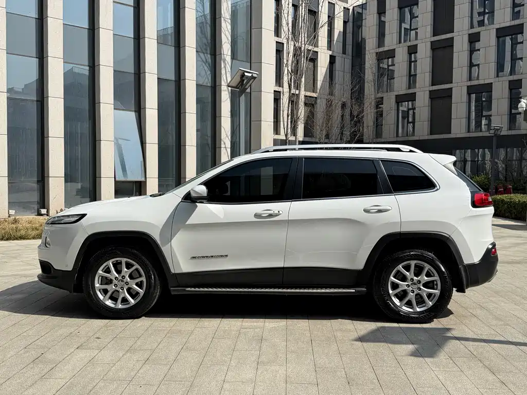 Jeep Cherokee 2016 — фото 3