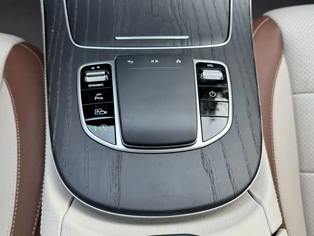 Mercedes-Benz E-Class 2022 — фото 11