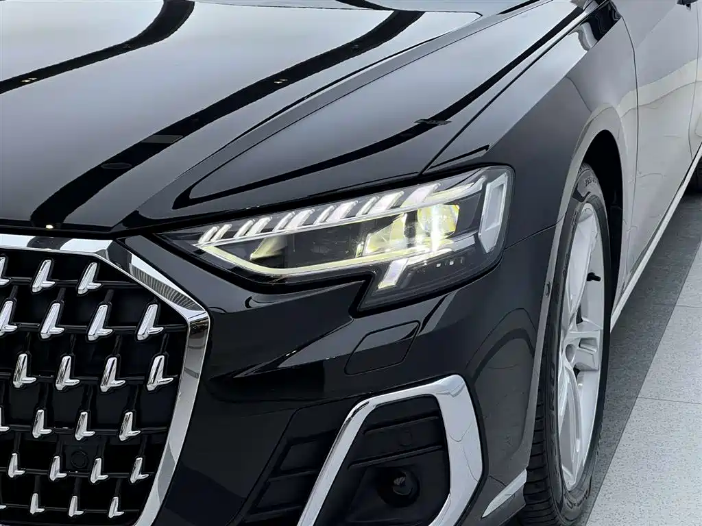Audi A8 2022 — фото 6