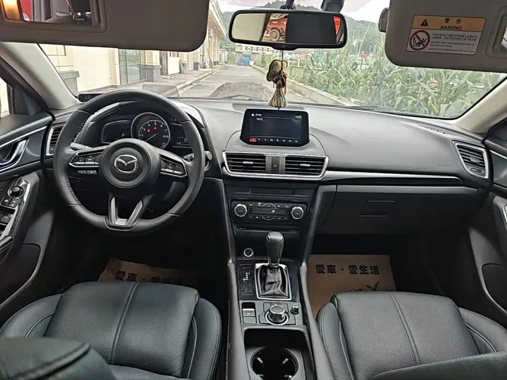 Mazda 3 Axela 2018 — фото 10