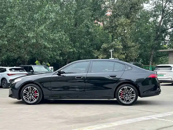 BMW 5 Series 2025