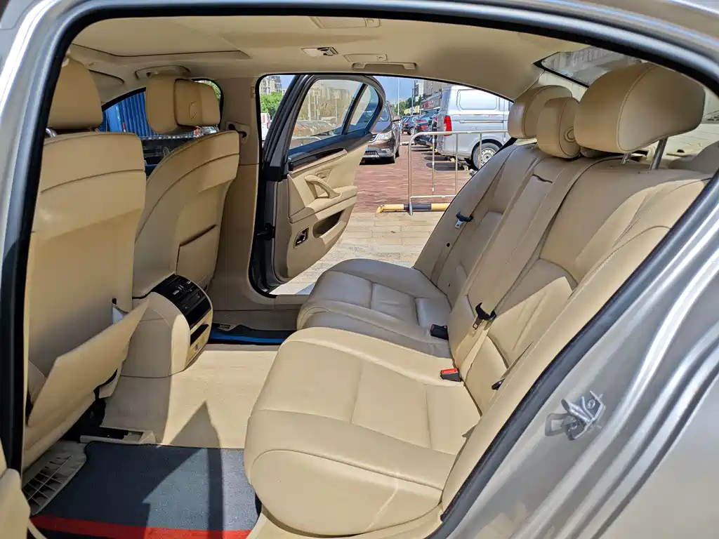 BMW 5 Series 2013 — фото 10