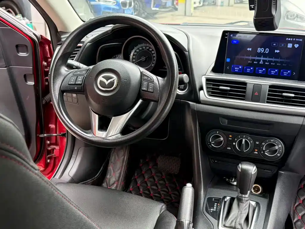 Mazda 3 Axela 2016 — фото 12
