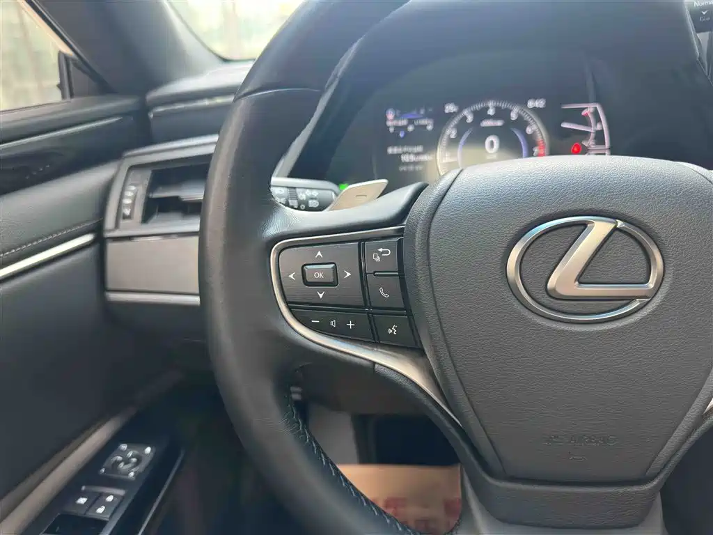 Lexus ES 2023 — фото 14