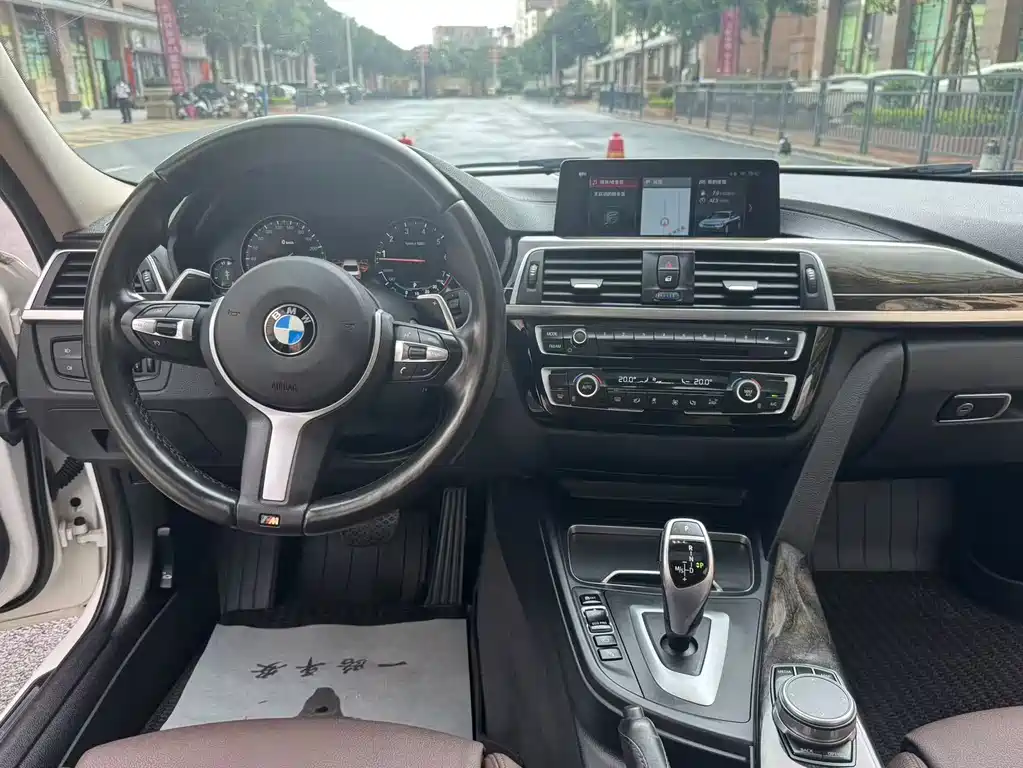 BMW 3 Series 2019 — фото 13
