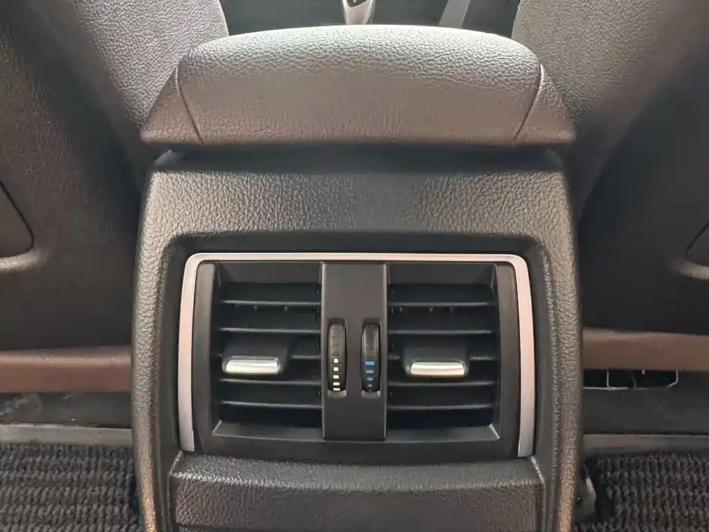 BMW 3 Series 2019 — фото 19
