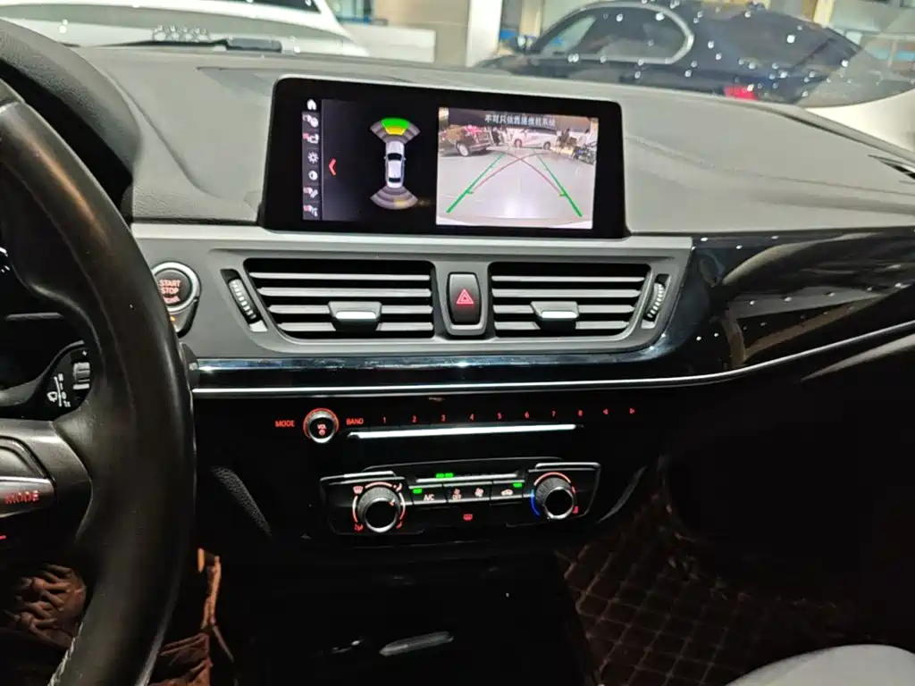 BMW 1 Series 2020 — фото 13