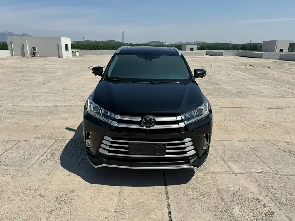 Toyota Highlander 2022 — фото 2