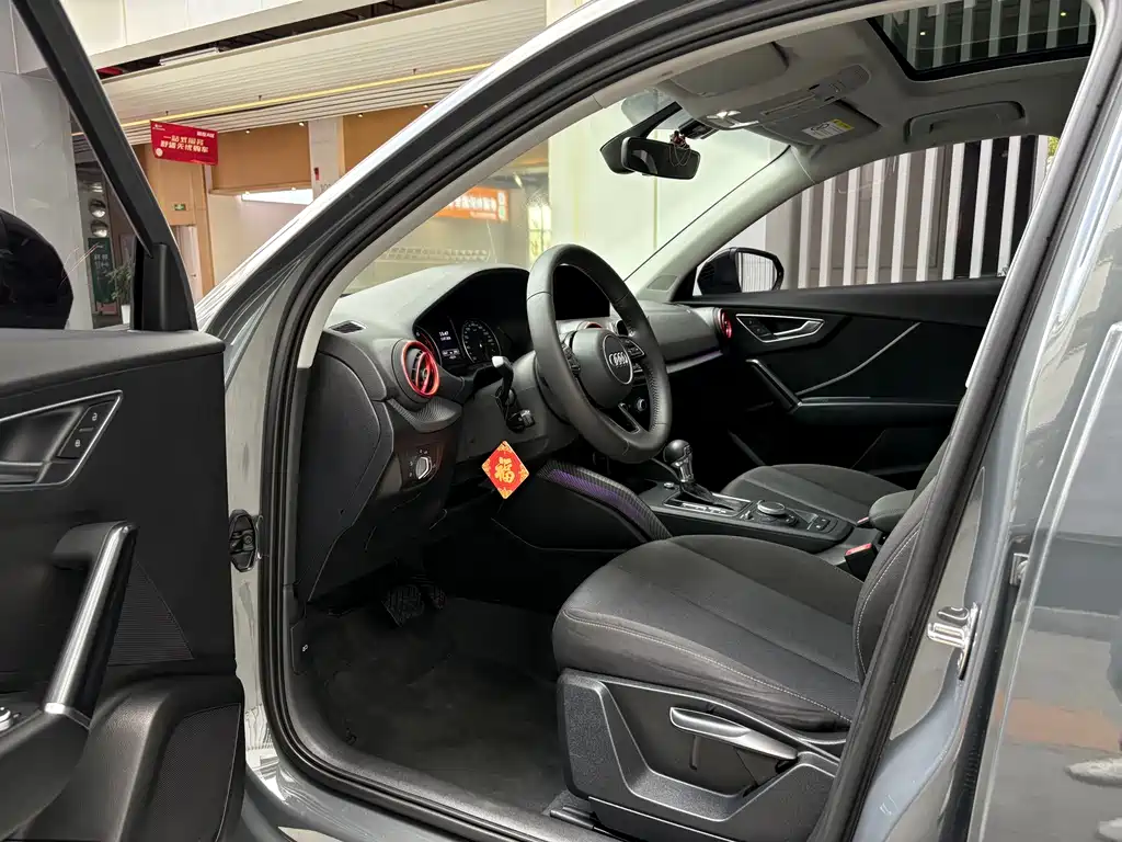 Audi Q2L 2019