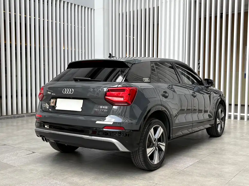 Audi Q2L 2019 — фото 13