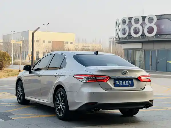 Toyota Camry 2021
