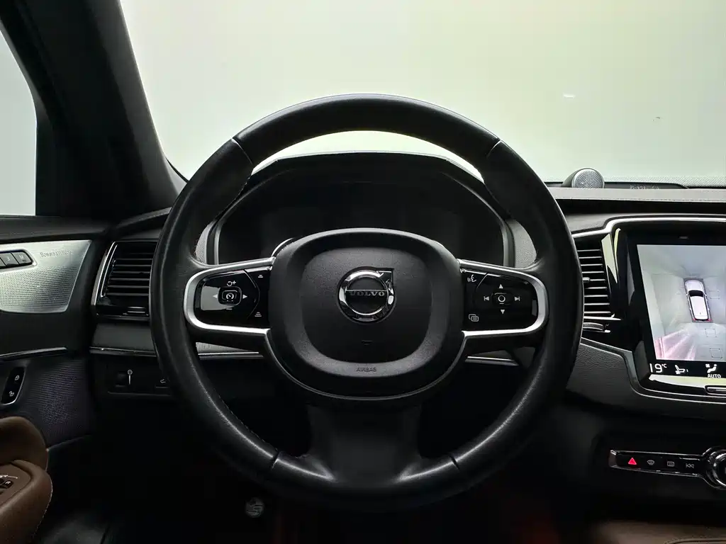 Volvo XC90 2021 — фото 18